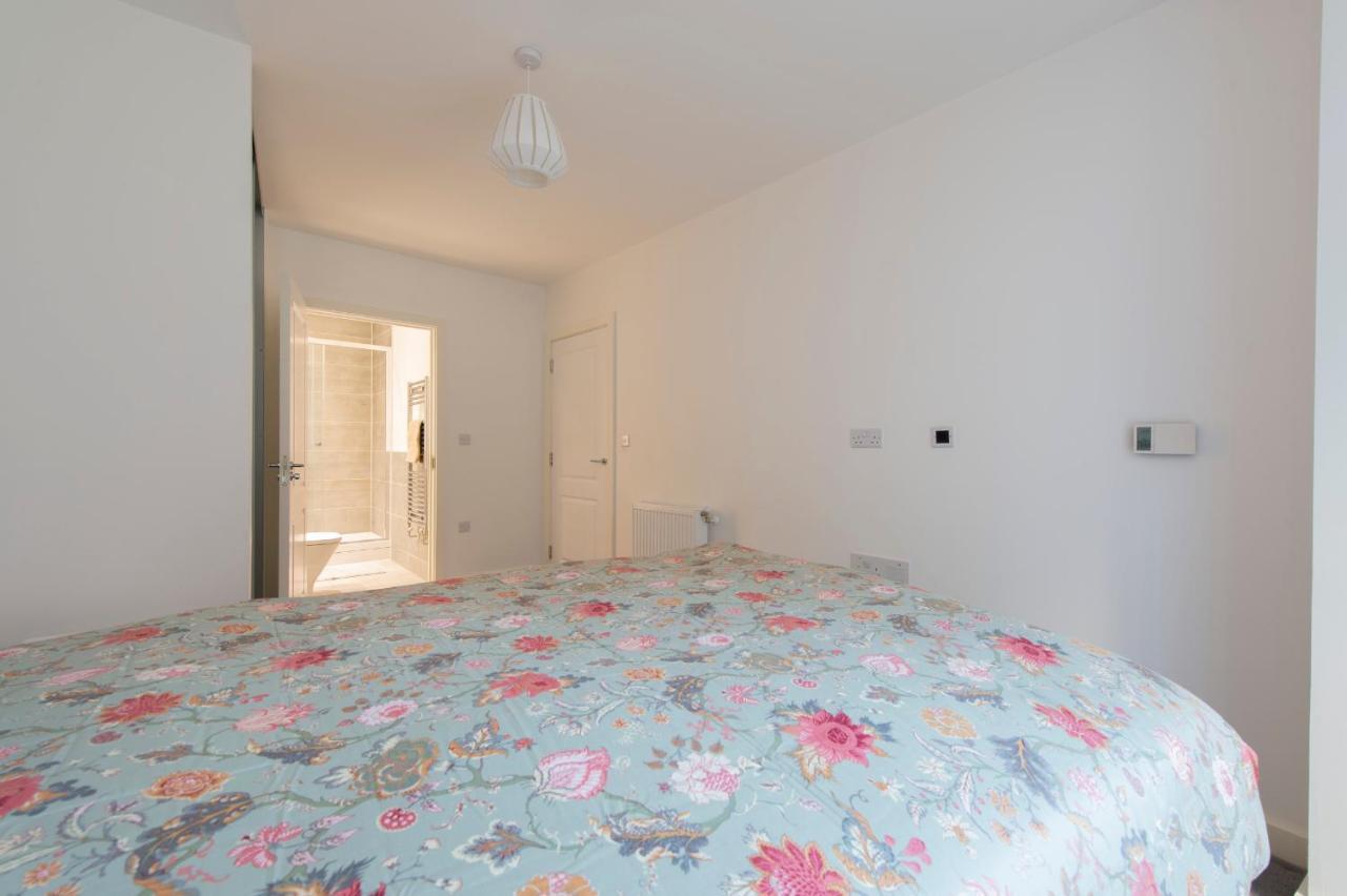 Stunning Luxury 2 Bedroom Apartment London
