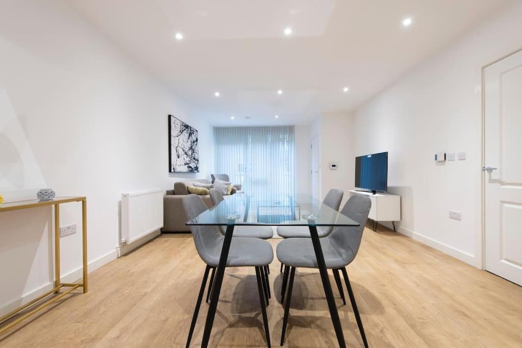 Apartment Stunning Luxury 2 Bedroom London